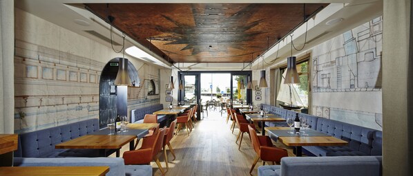 供应早餐、午餐和晚餐,地方菜,室外就餐