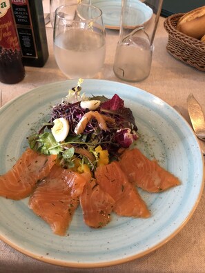 Breakfast, lunch and dinner served - Hotel Baviera (Marbella)