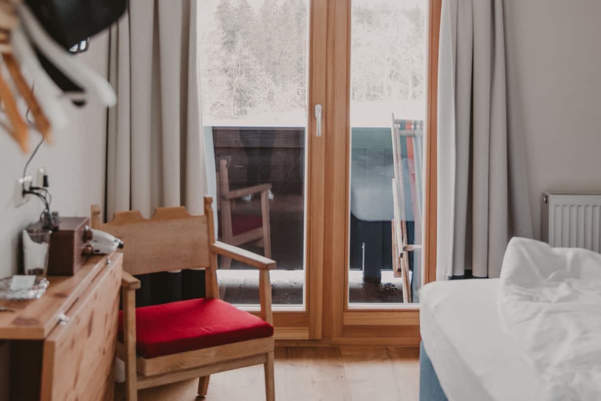 economy room, 1 double bed, balcony, mountain view | living area | lcd tv, mp3 dock