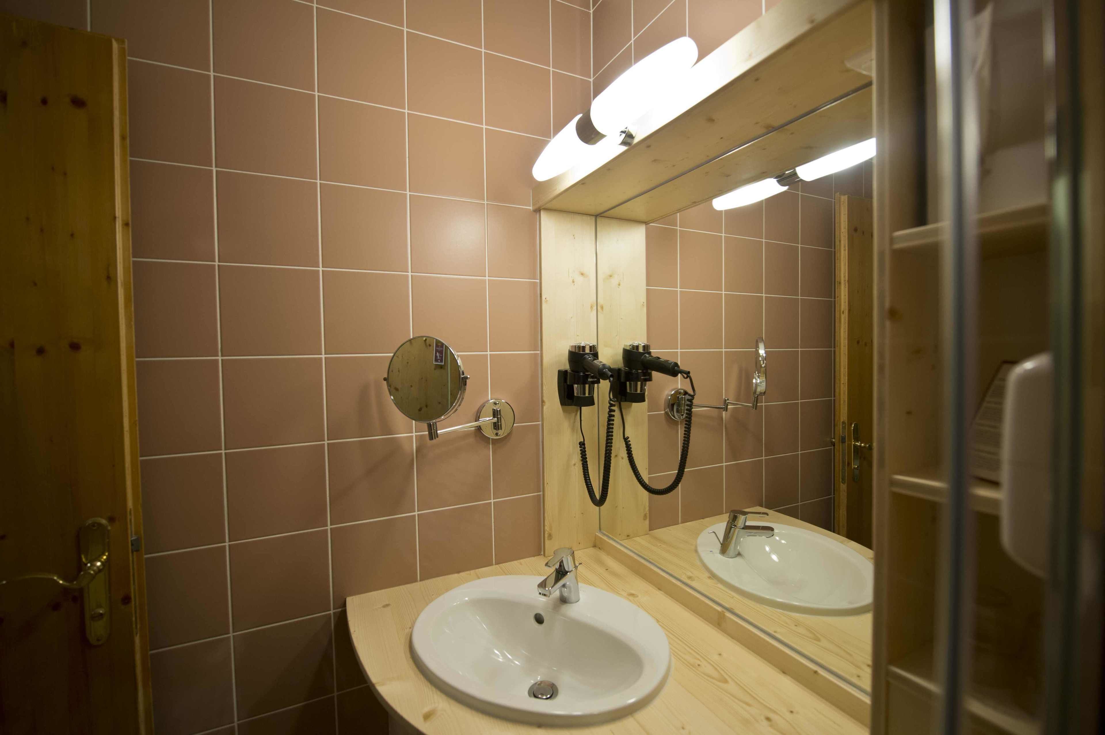 standard double room, balcony | bathroom sink