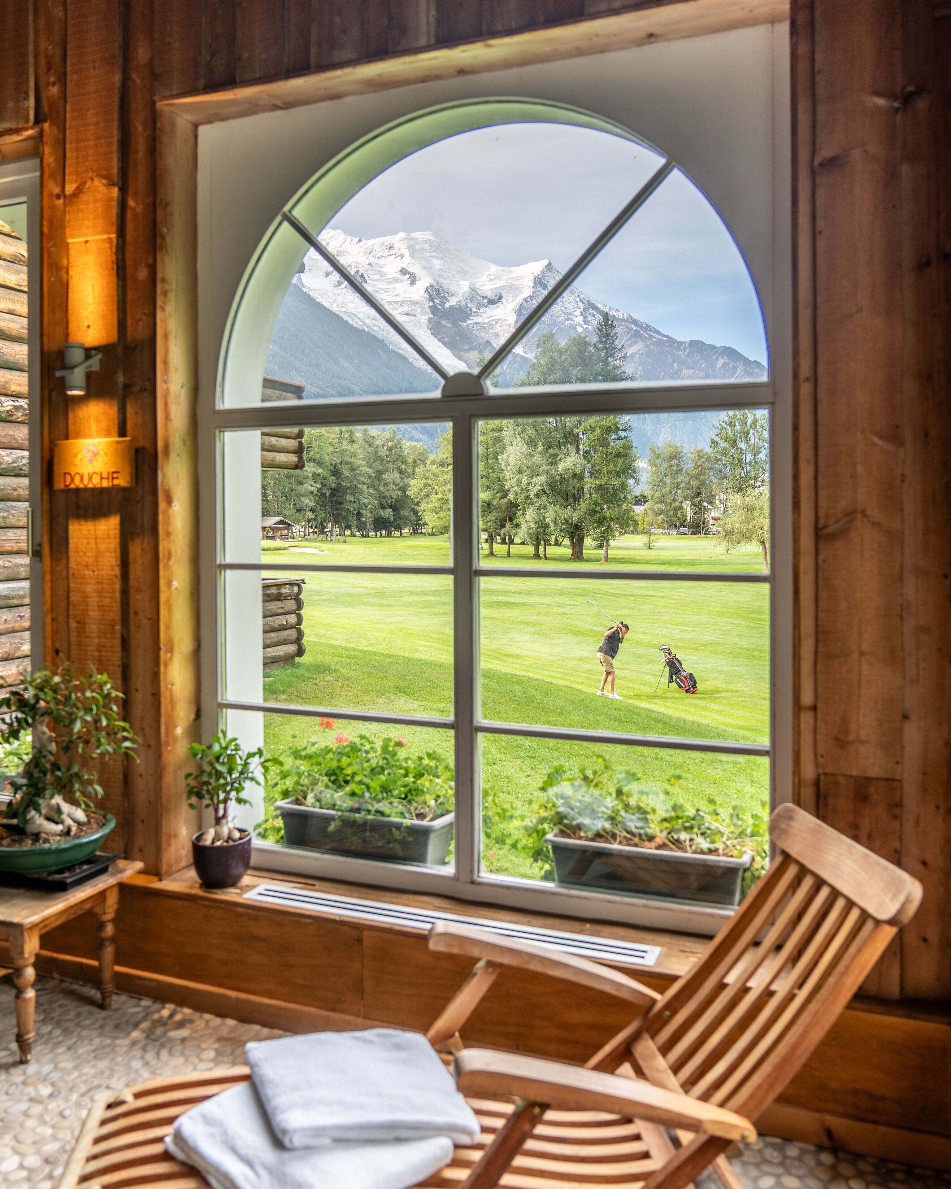 Massages aux pierres chaudes, massages des tissus profonds