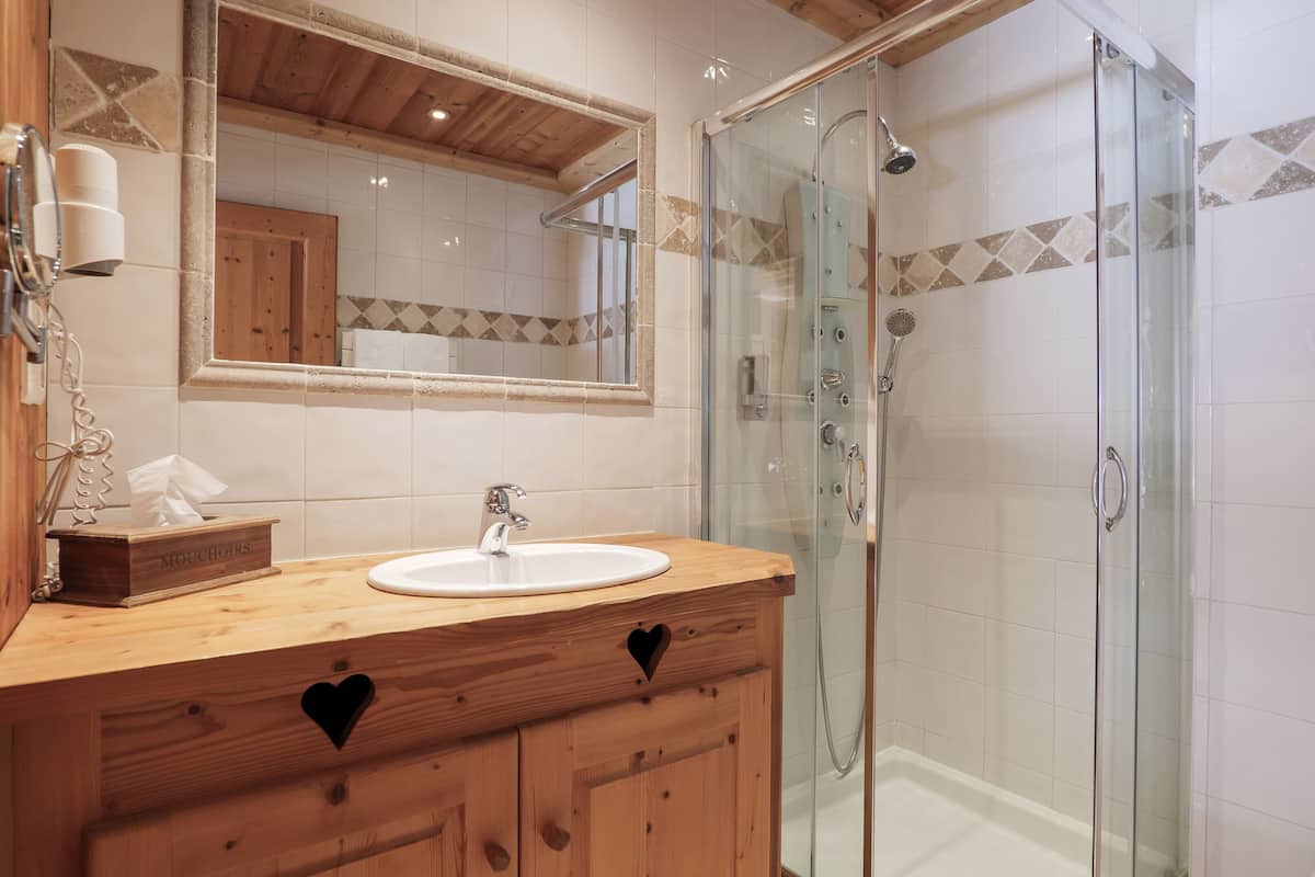 classic studio, 1 queen bed, terrace | bathroom | free toiletries, towels