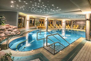 Indoor pool, sun loungers