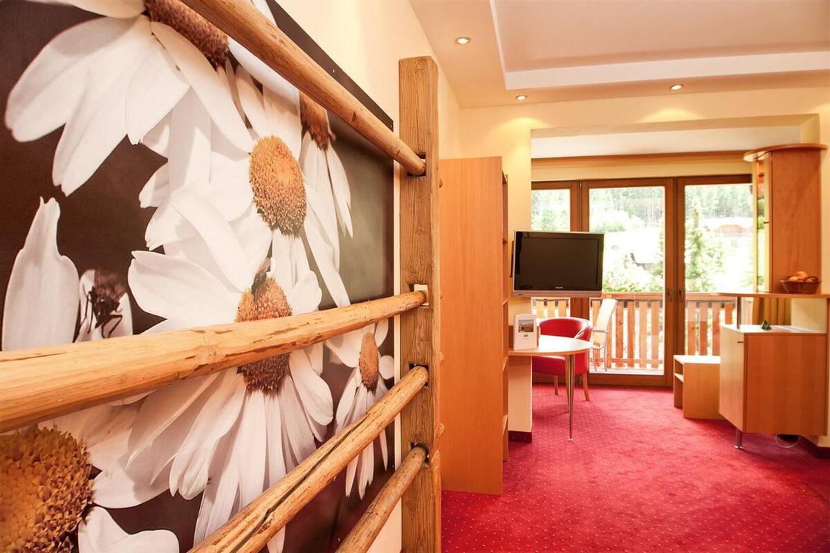 50-inch flat-screen tv with satellite channels, ping pong, toys