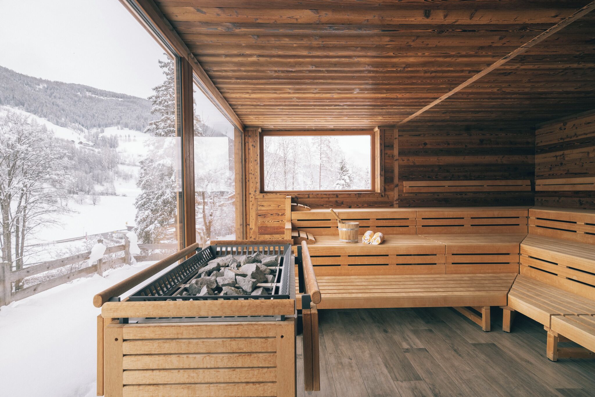 couples treatment room(s), sauna, hot tub, steam room