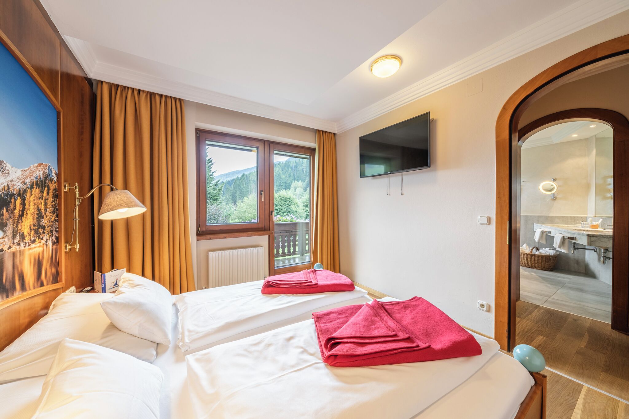 comfort suite | 1 bedroom, hypo-allergenic bedding, minibar, in-room safe