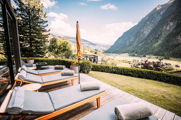 Sundeck