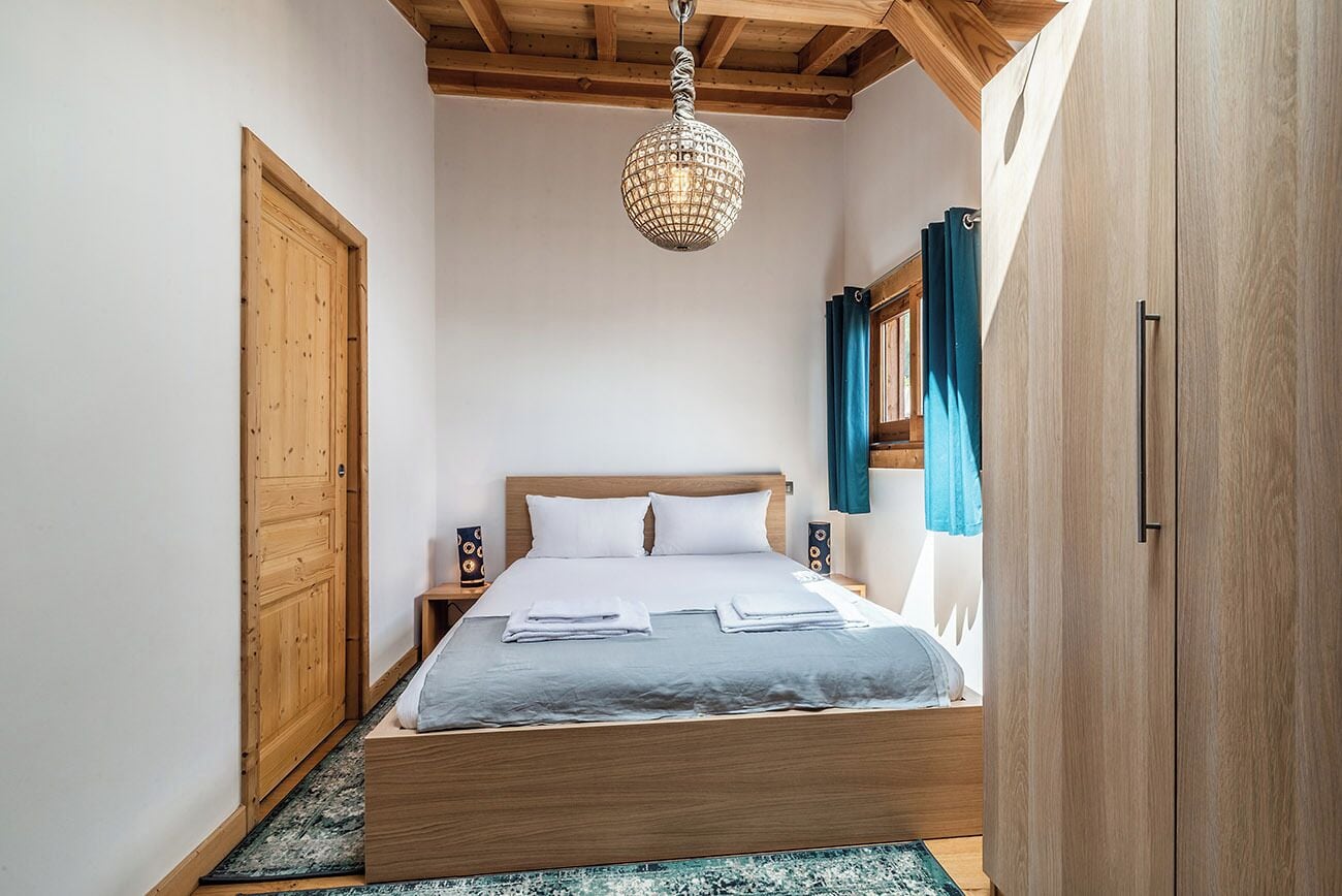 Basic Chalet | In-room safe, soundproofing, free WiFi, bed sheets