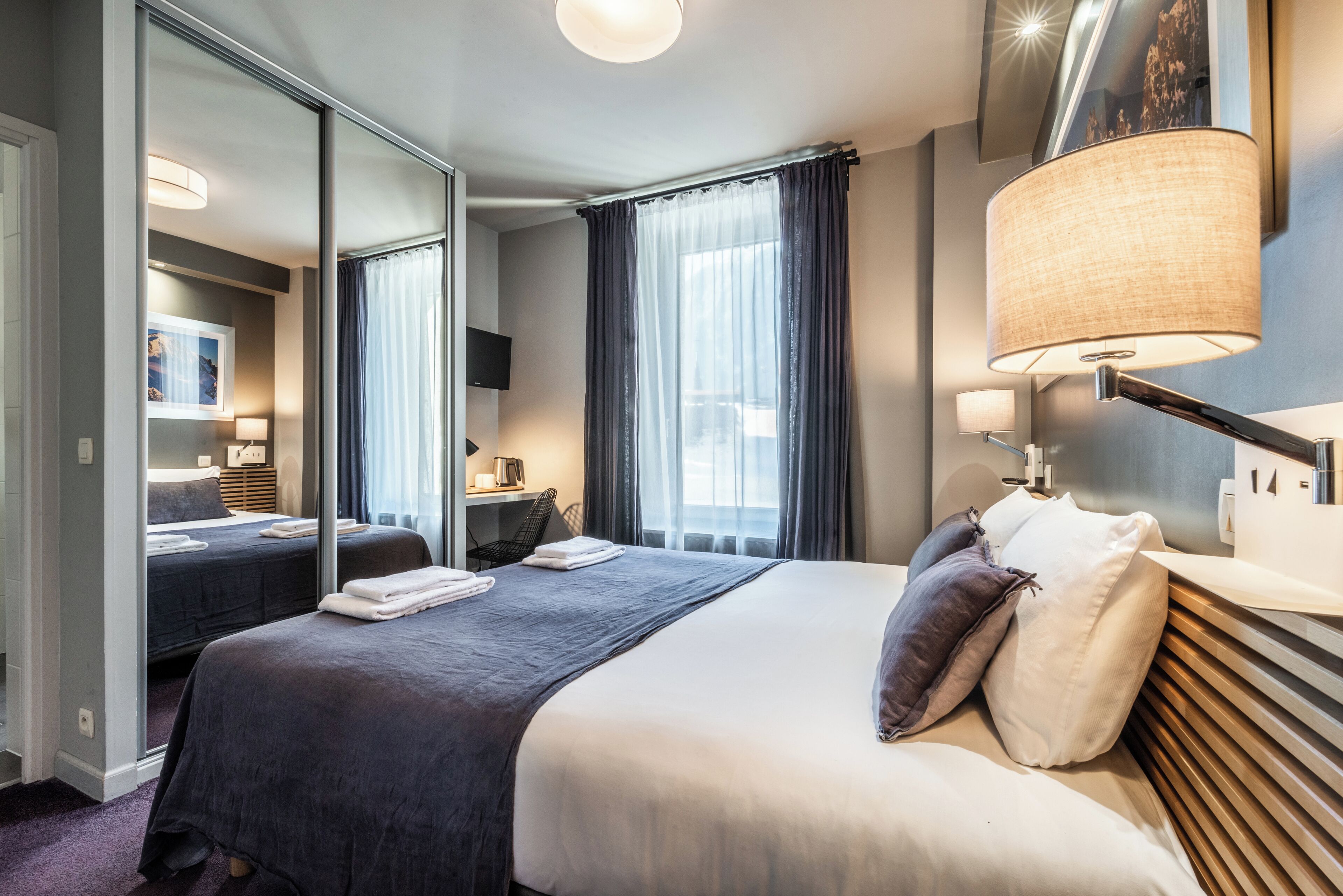 スタンダード ダブルルーム | セーフティボックス (室内)、防音設備、WiFi (無料)、ベッドシーツ