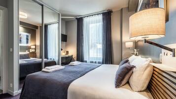 Standard Double Room | In-room safe, soundproofing, free WiFi, bed sheets