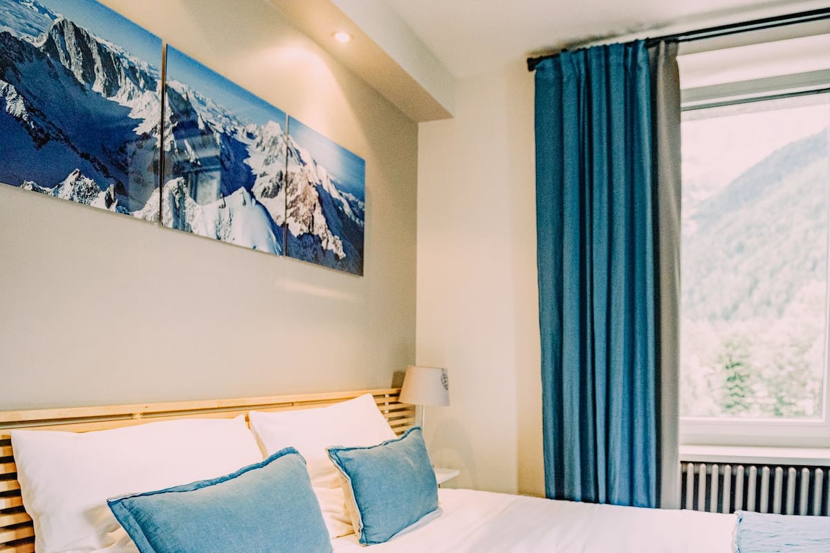 In-room safe, desk, soundproofing, free WiFi