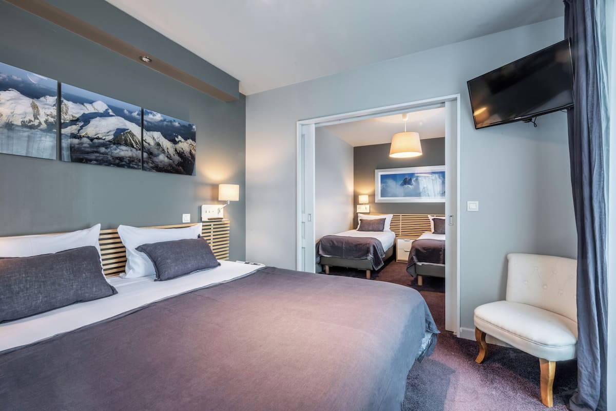 Family Room | In-room safe, desk, soundproofing, free WiFi