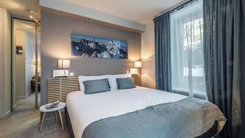 Double or Twin Room, Mont Blanc View | In-room safe, desk, soundproofing, free WiFi