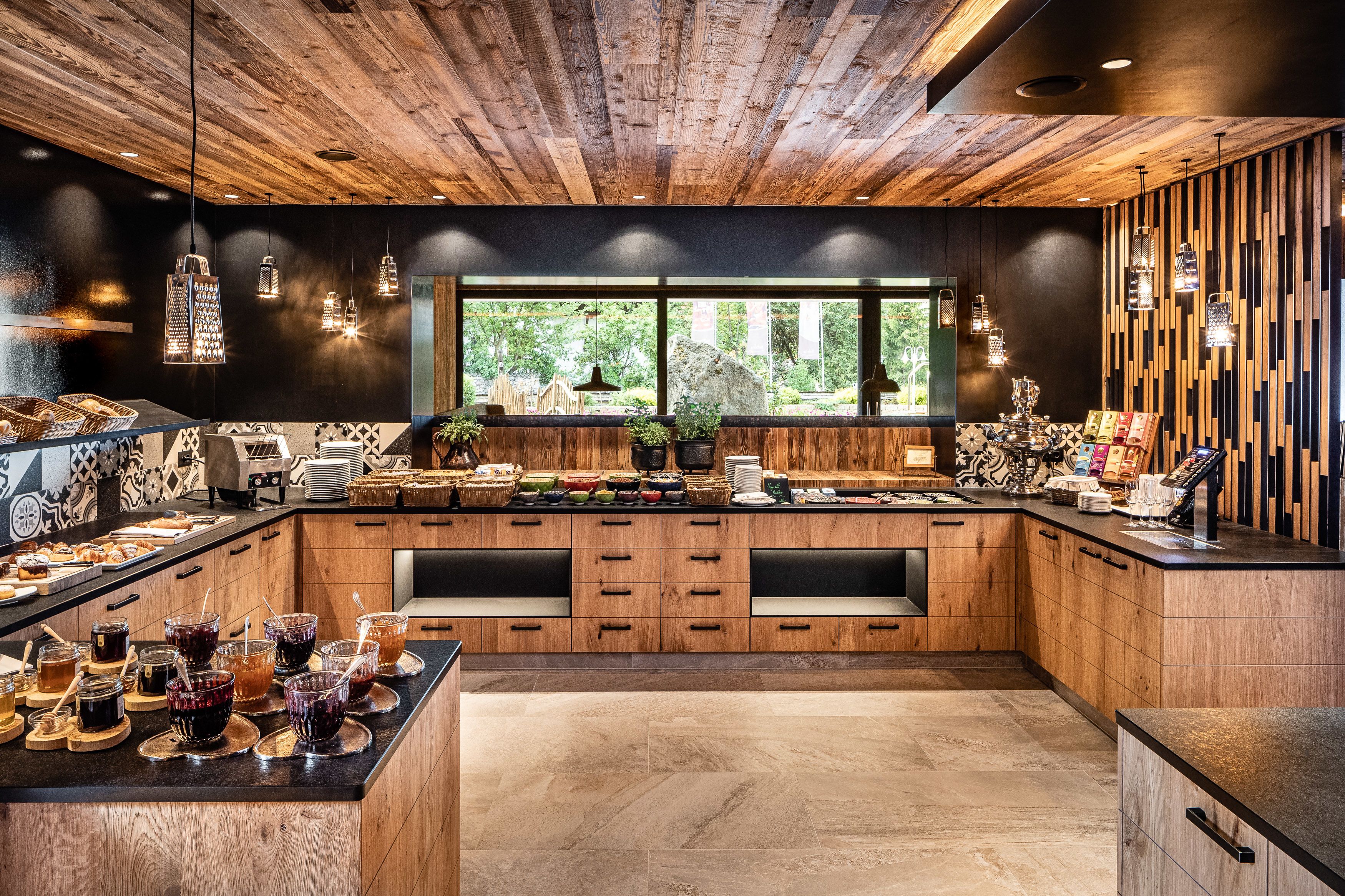 Sudah termasuk sarapan prasmanan setiap hari