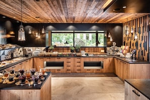 Free daily buffet breakfast - Almhof Call (Marebbe)