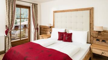 Suite (Kristall) | Couette en duvet d'oie, minibar, coffres-forts dans les chambres, bureau