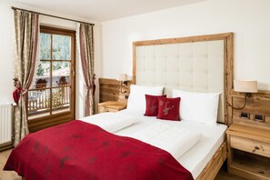 Suite (Kristall) | Down comforters, minibar, in-room safe, desk - Almhof Call (Marebbe)