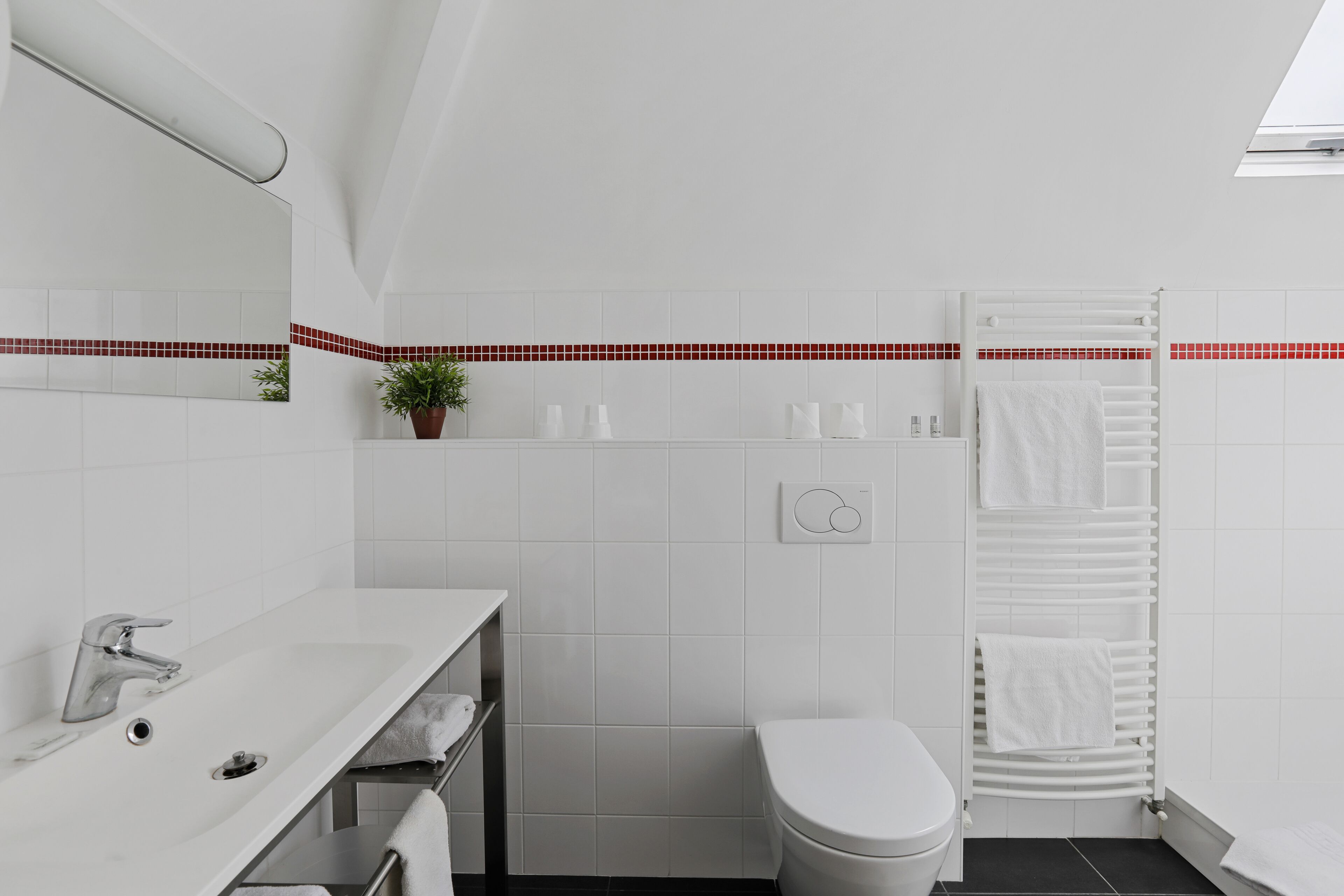 triple room | bathroom | hair dryer, towels, soap, shampoo