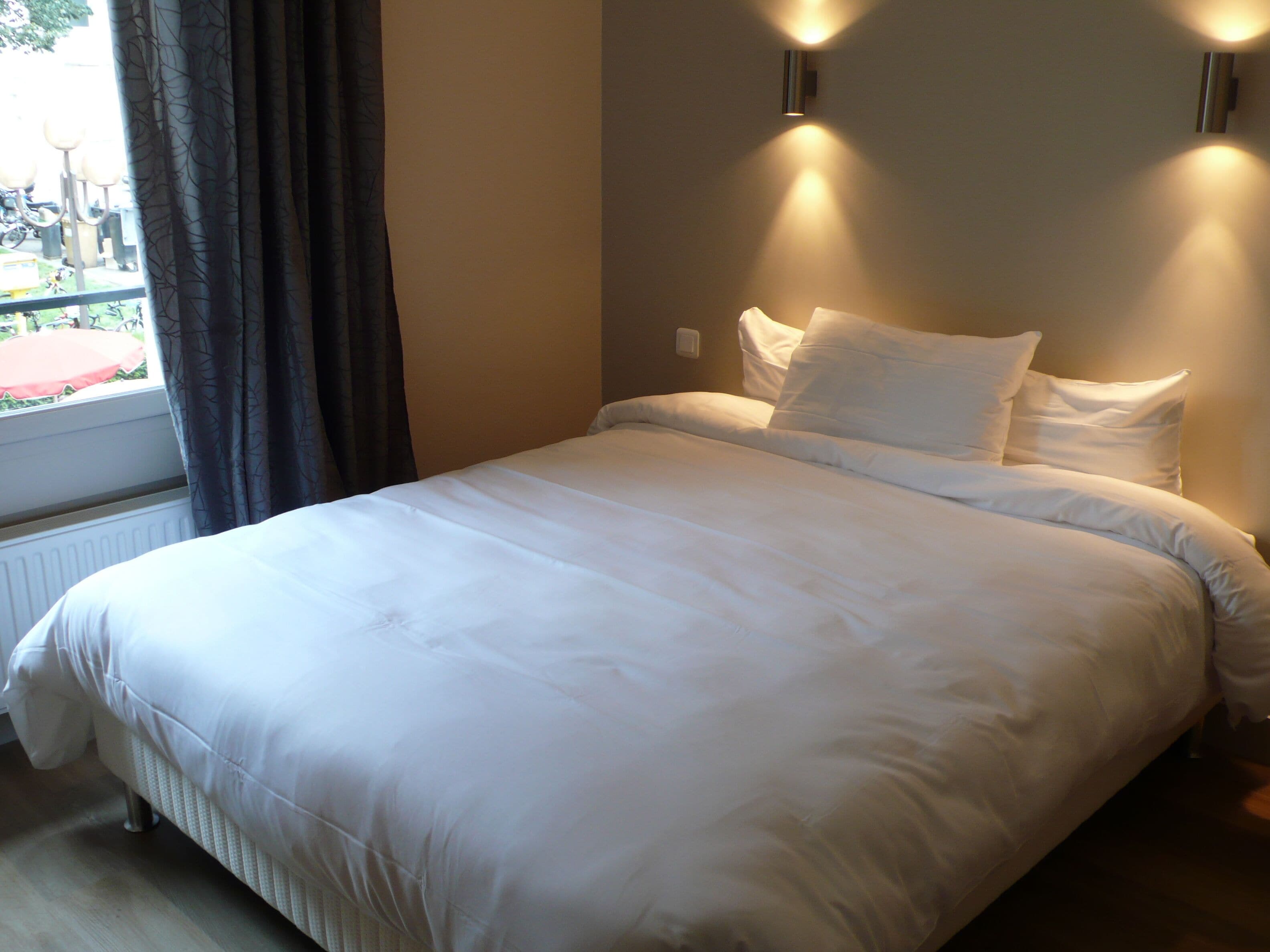 economy double room, 1 queen bed | 1 bedroom, premium bedding, individually furnished, desk