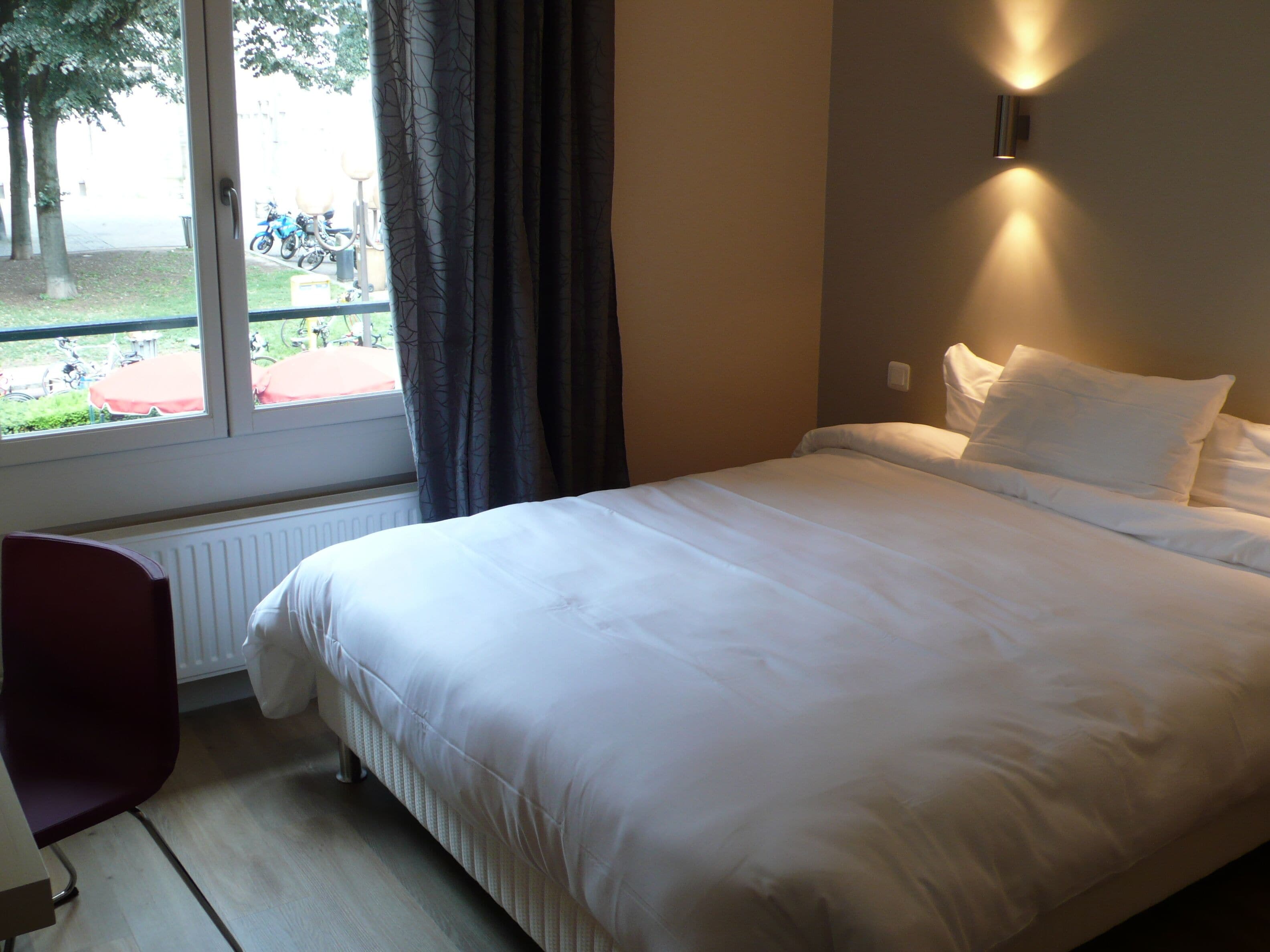 economy double room, 1 queen bed | 1 bedroom, premium bedding, individually furnished, desk