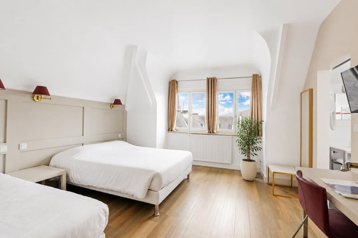 Ropa de cama de alta calidad y escritorio