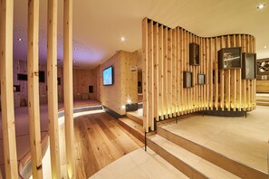 桑拿、熱水浴缸、蒸氣室、身體療程、芳香療法、體膜護理