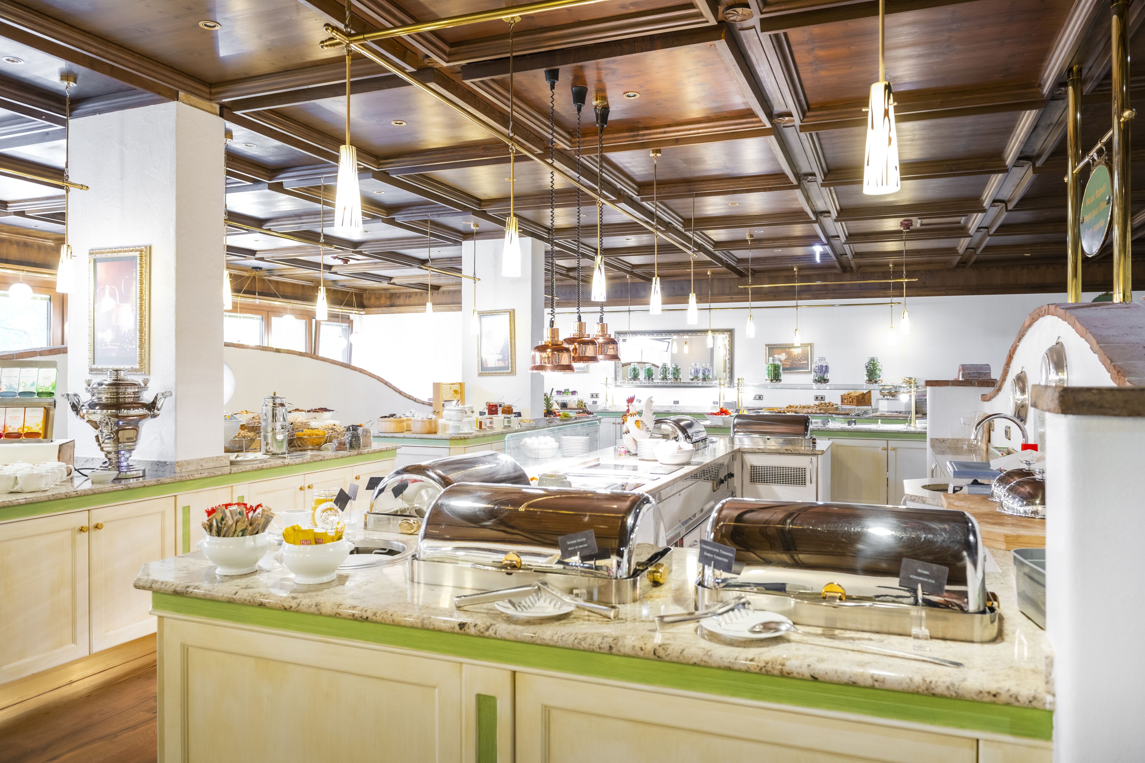 daily full breakfast (eur 25 per person)