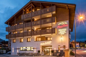 Courtyard - AlpenParks Hotel & Apartment Orgler (Kaprun)