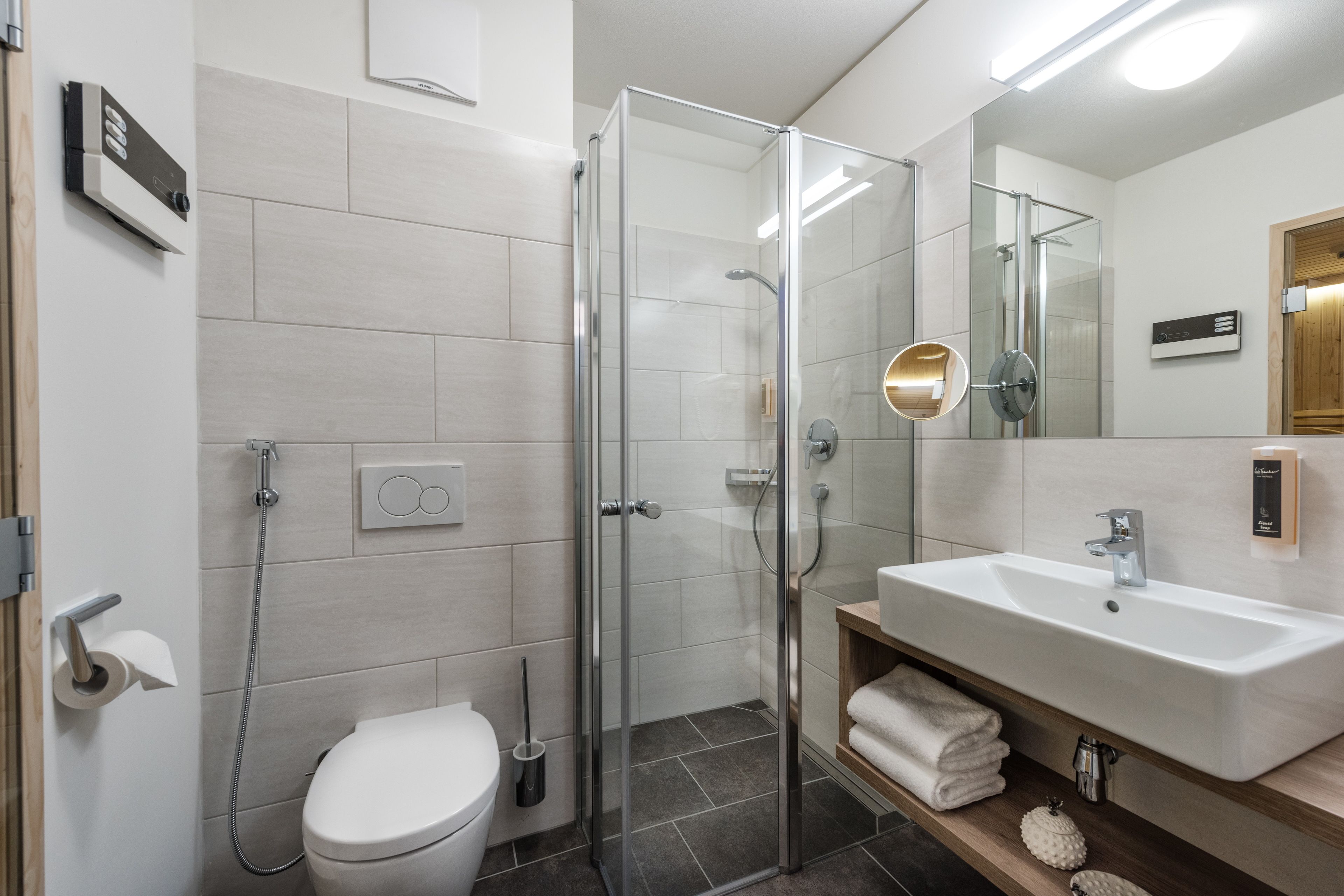 free toiletries, towels