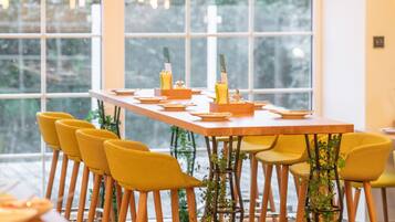 Desayuno buffet todos los días (con cargo)