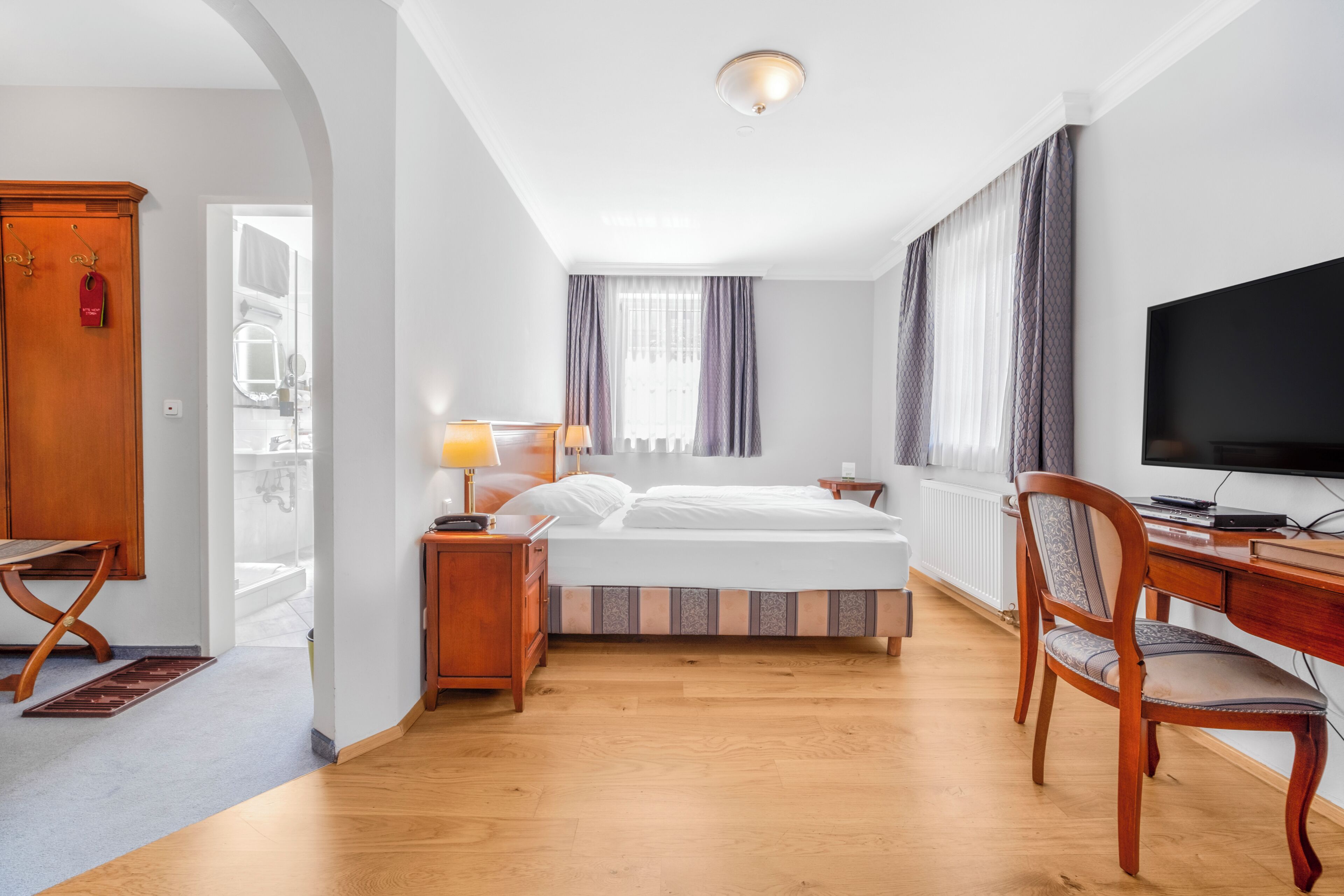 Triple Room | Hypo-allergenic bedding, in-room safe, desk, blackout drapes