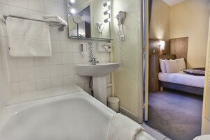 Quarto solteiro (Air Conditioning) | Banheiro | Secador de cabelo, toalhas de banho