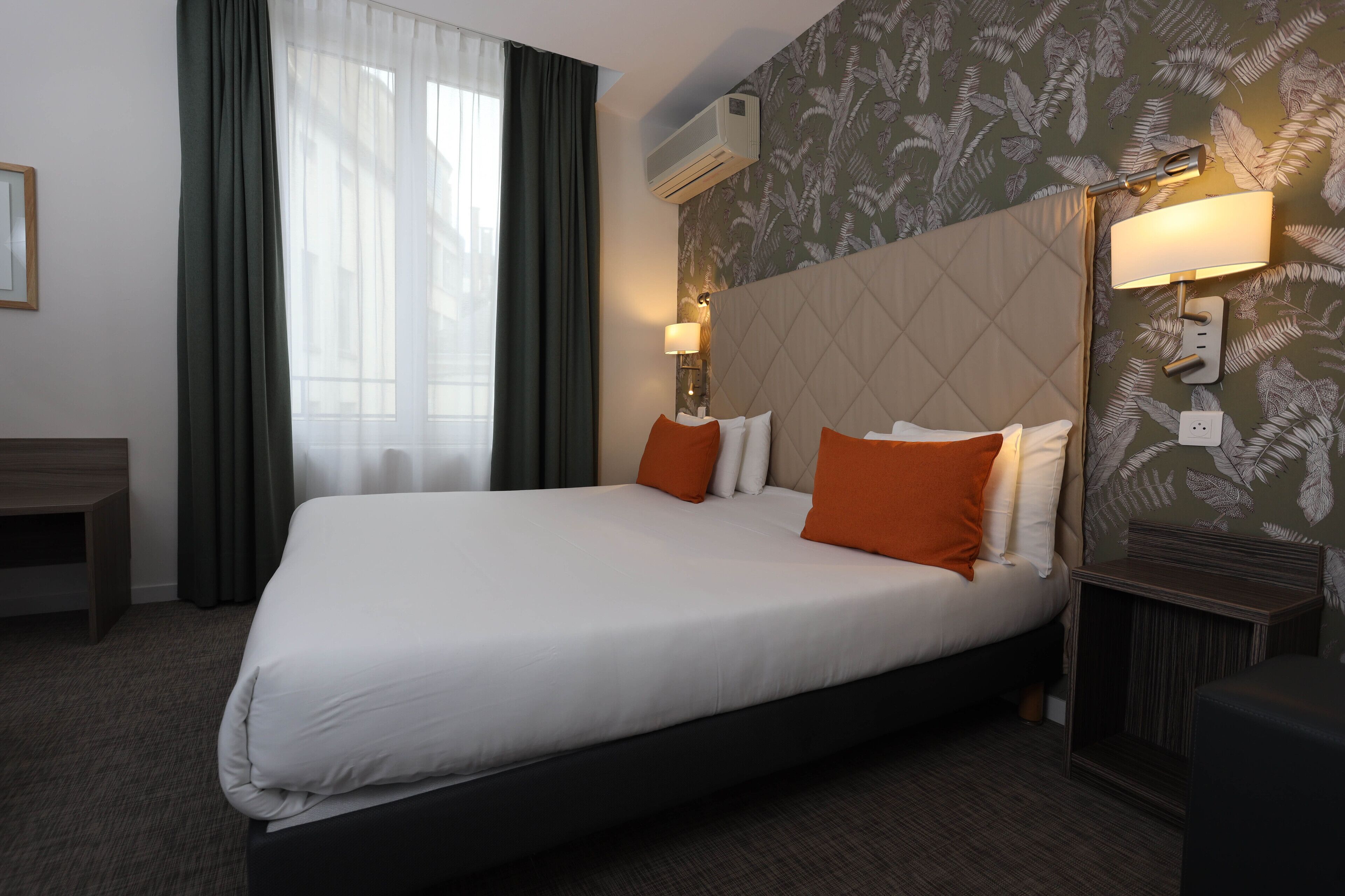 superior double room (air-conditioned) | desk, blackout curtains, soundproofing, iron/ironing board