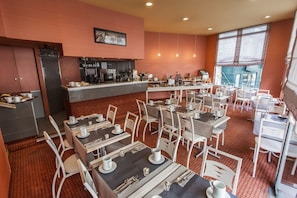 Daily continental breakfast (EUR 12.9 per person)