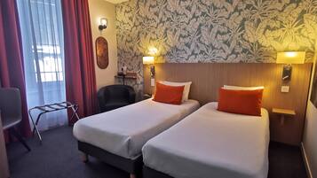 Chambre Supérieure Twin (Climatisée) | Bureau, rideaux occultants, chambres insonorisées