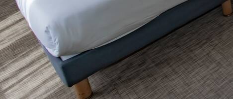 Bureau, rideaux occultants, chambres insonorisées