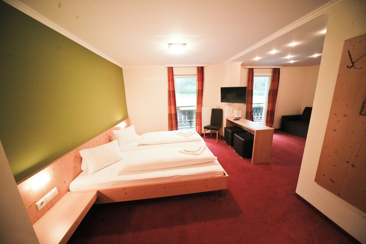 Superior Double Room, Balcony | WiFi (free), bed sheets