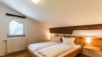 Habitación doble superior, balcón | Wifi gratis y ropa de cama