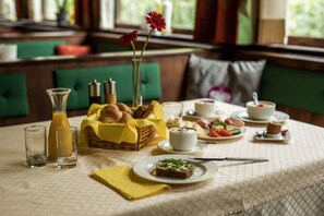 Petit déjeuner buffet servi en supplément