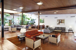 Área de estar no saguão