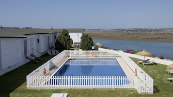 室外游泳池