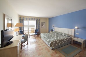 Minibar, in-room safe, desk, iron/ironing board