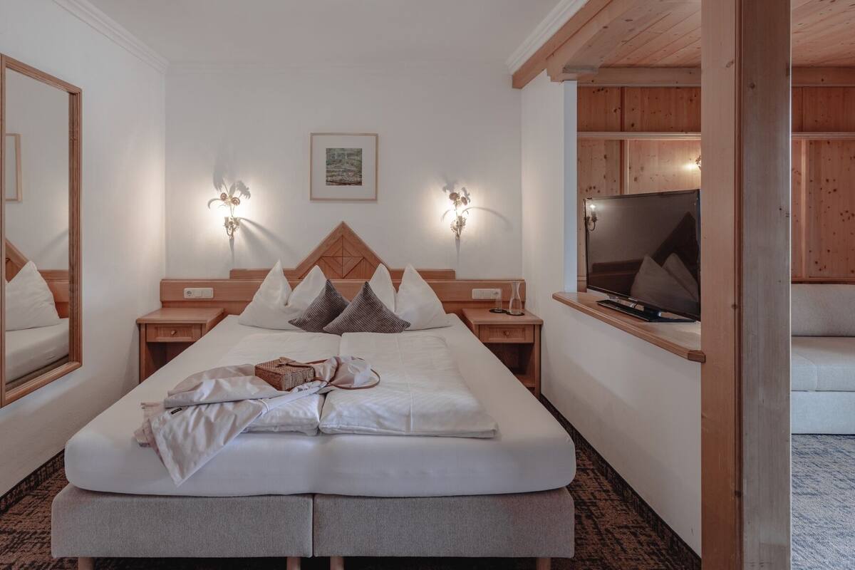 Hypo-allergenic bedding, free WiFi, bed sheets