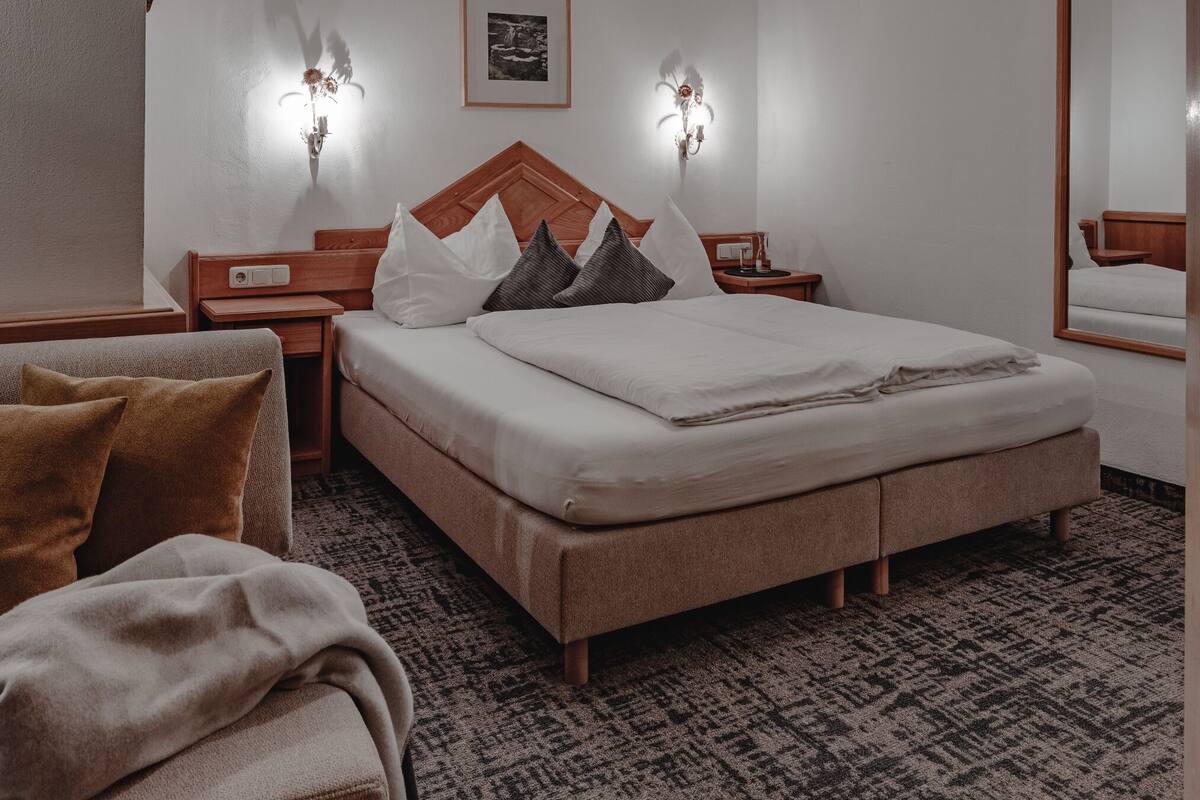 Hypo-allergenic bedding, free WiFi, bed sheets