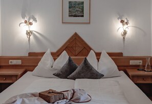 Habitación doble, balcón, junto a la montaña (Zirbe) | Ropa de cama hipoalergénica, wifi gratis y ropa de cama