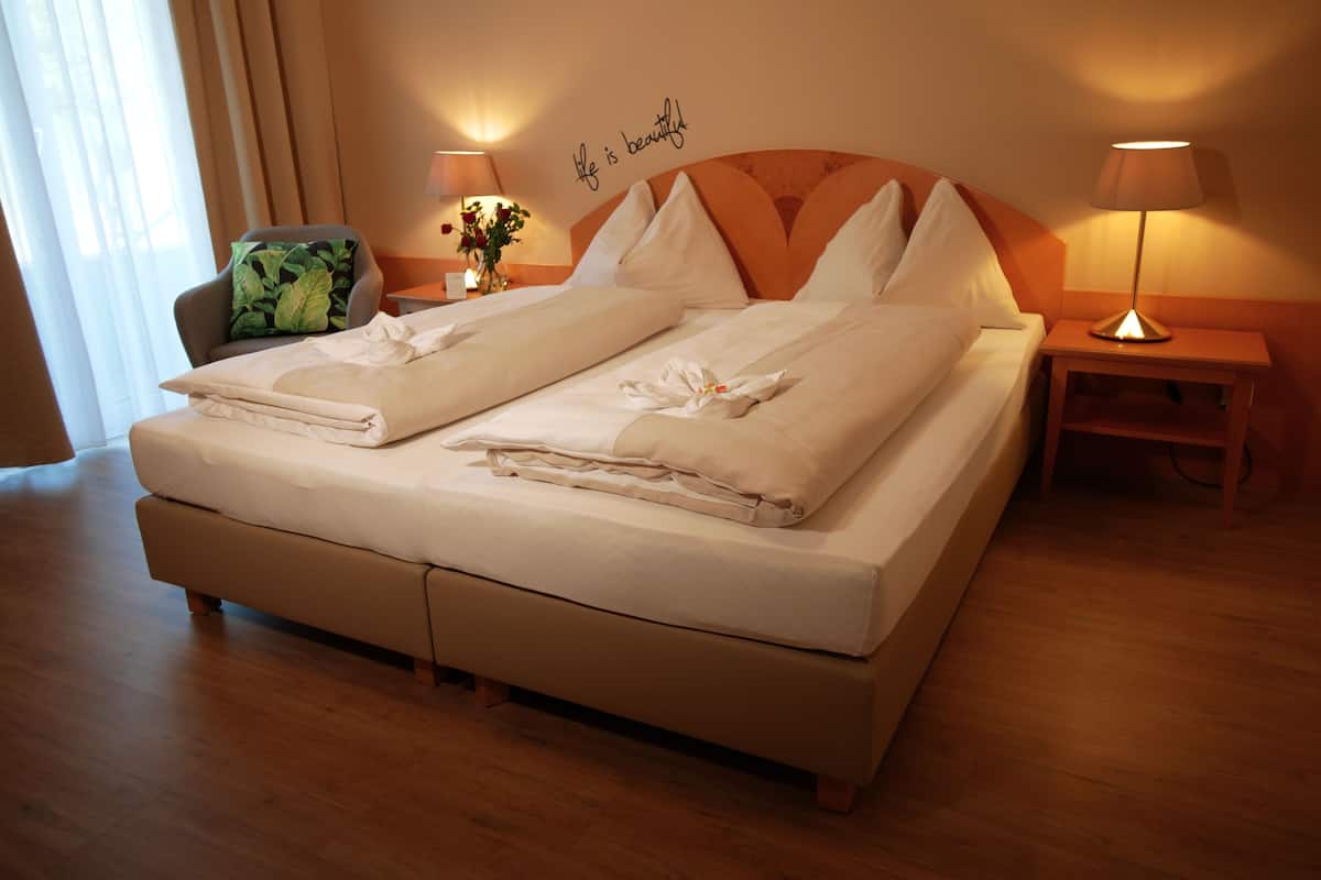 classic double room | 1 bedroom, hypo-allergenic bedding, in-room safe, desk