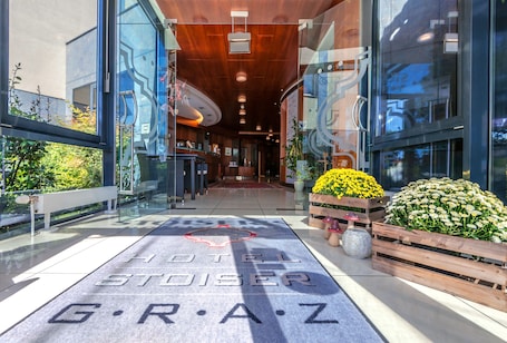 Eingangsbereich. Hotel Stoiser's Graz