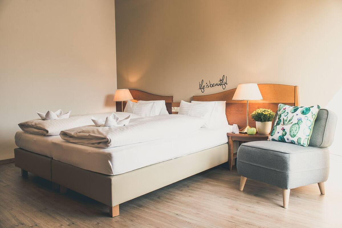 1 bedroom, hypo-allergenic bedding available, in-room safe, desk