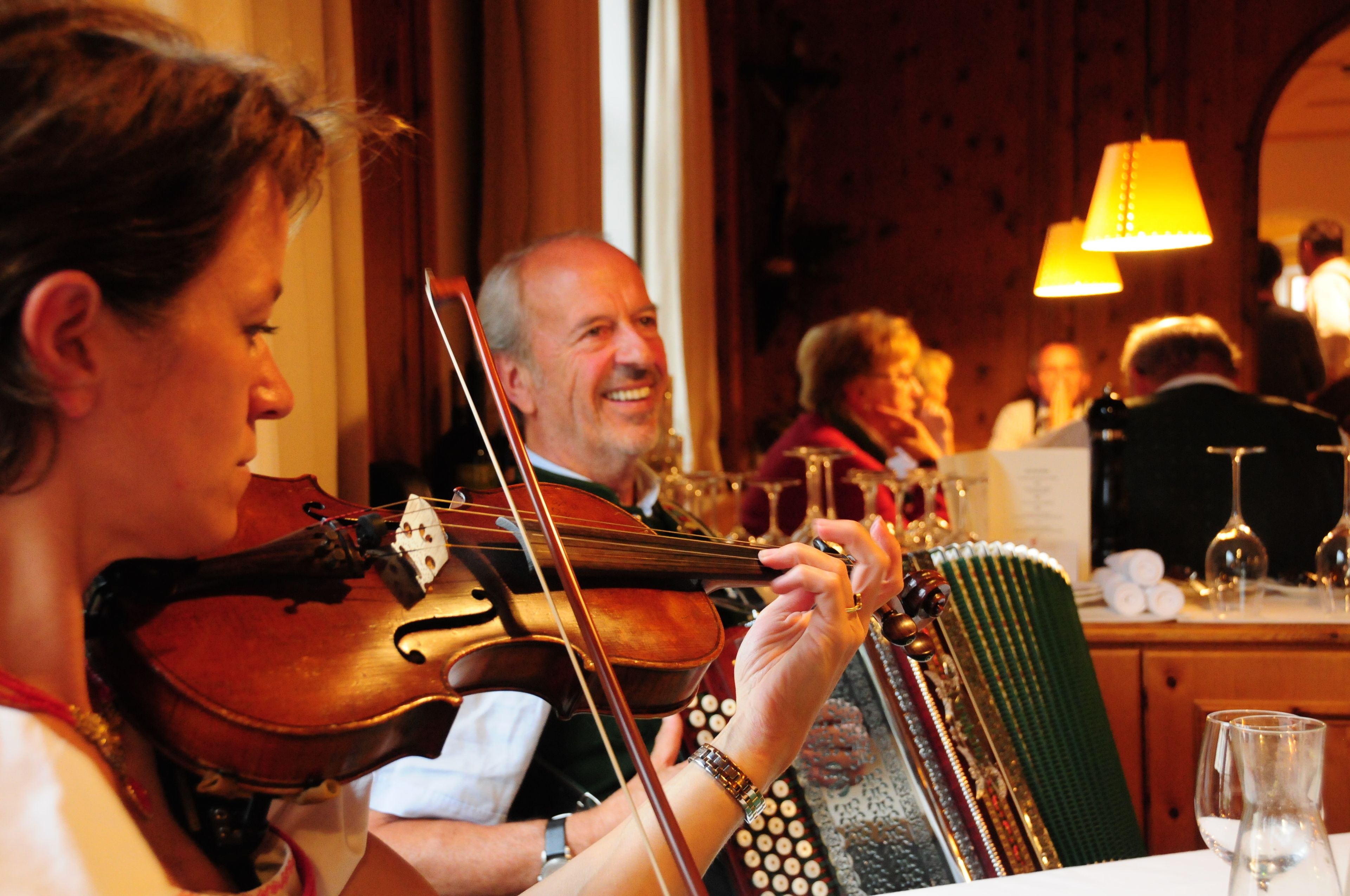 breakfast, lunch, dinner served; international cuisine