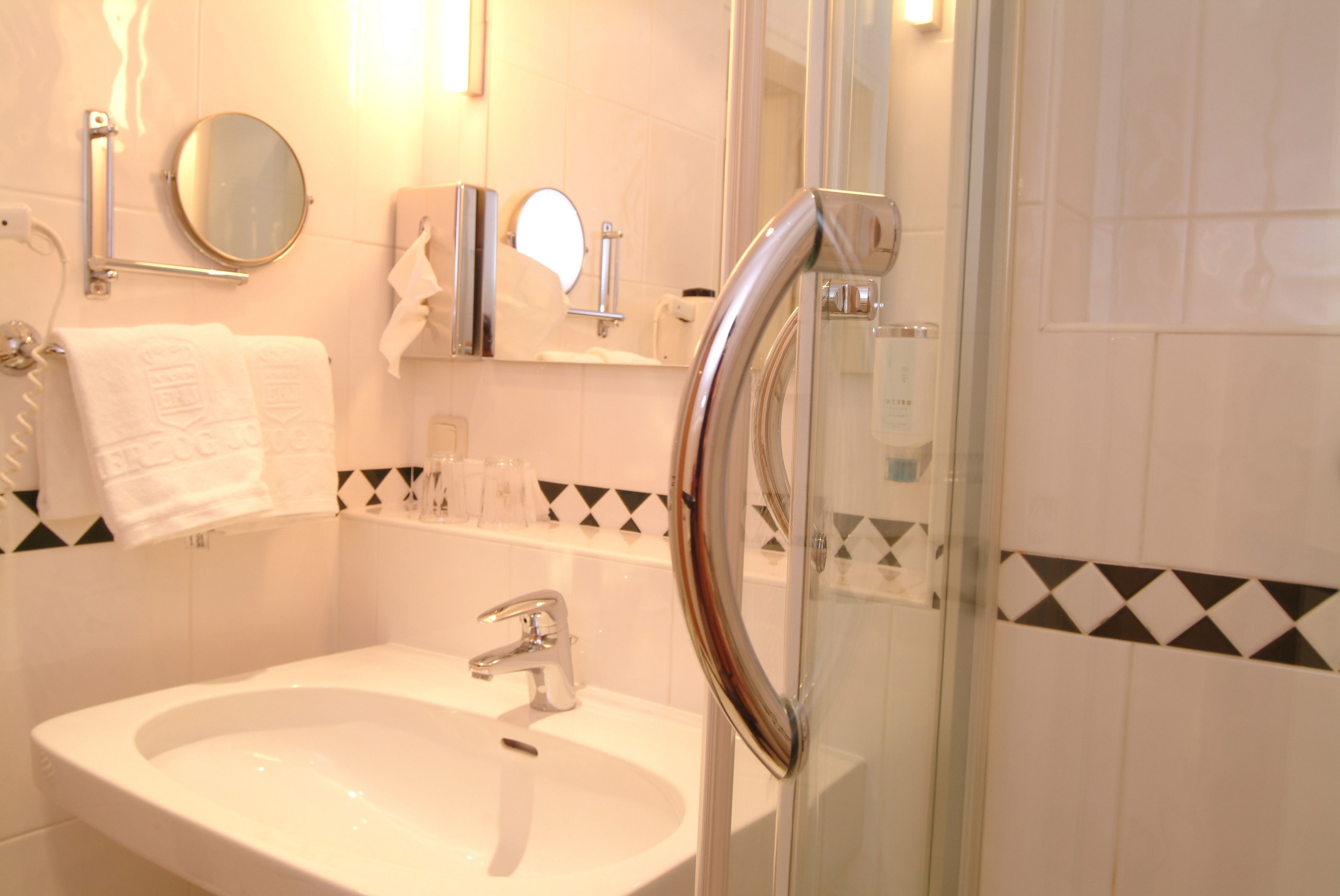 classic double room | bathroom sink